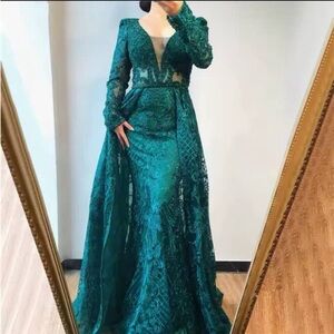 Elegant emerald Long Sleeve Lace Dress